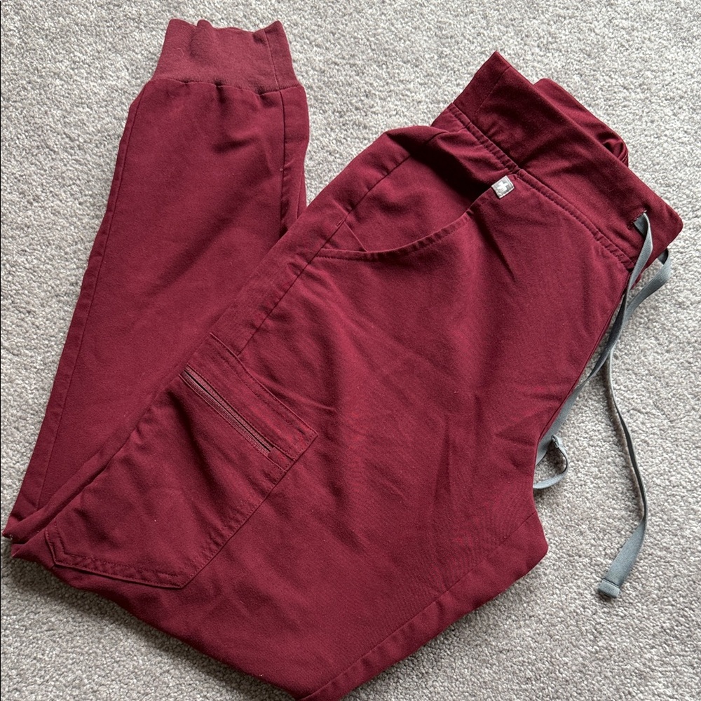 FIGS women’s scrub pants